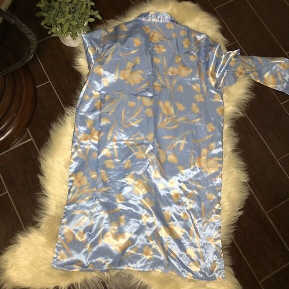 Bed of roses satin baby blue/pink button up nightgown sz medium - Picture 4 of 6